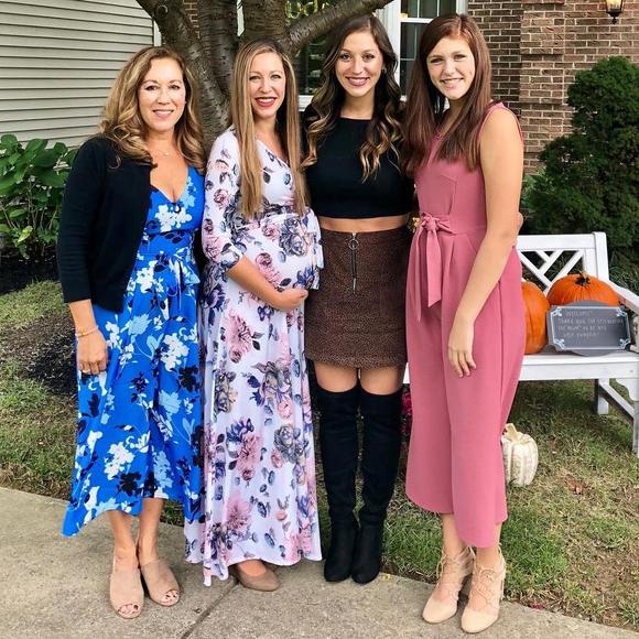 Meet your Posher, Tori - Picture 1 of 1